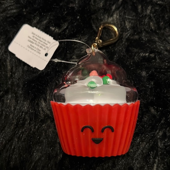NWT! 🎄 🧁 Sprinkle Cupcake Bath & Body Works Pocketbac sanitizer holder - Picture 1 of 4
